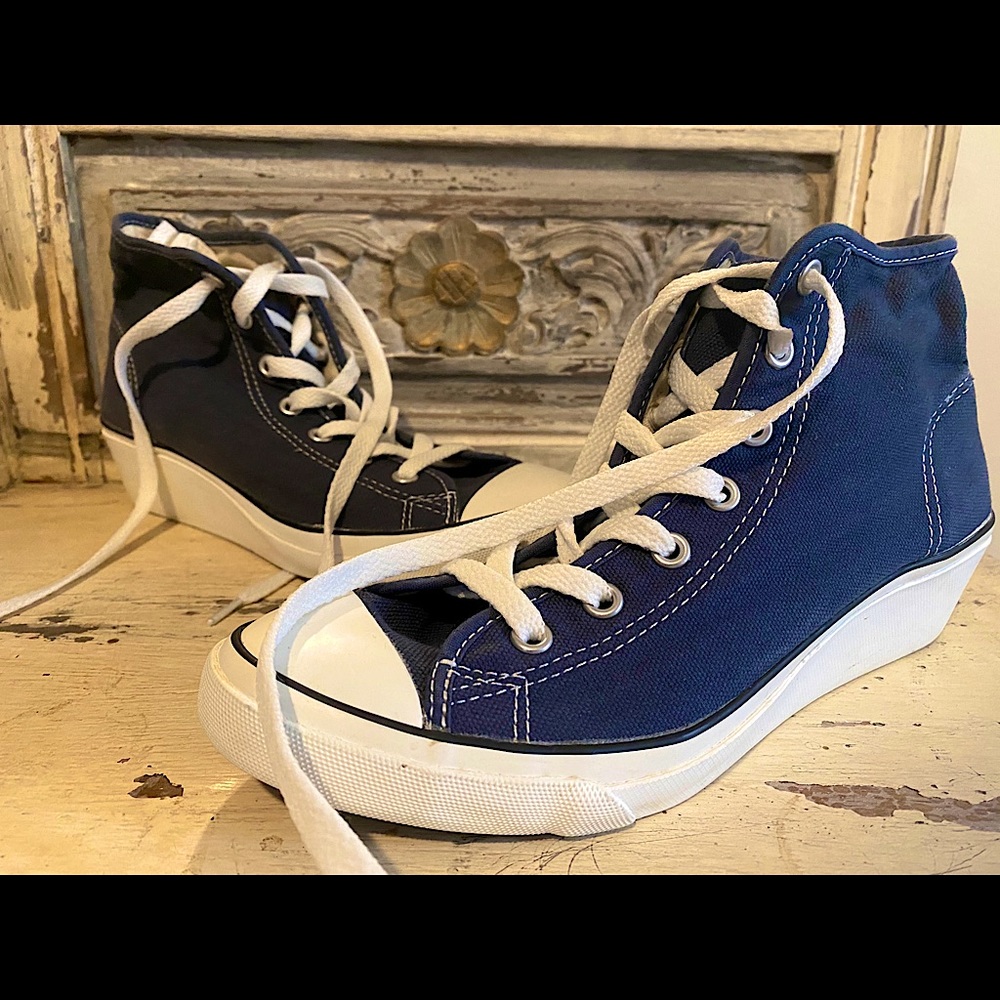 Converse Chuck Taylor Allstars - WEDGED! Size 7